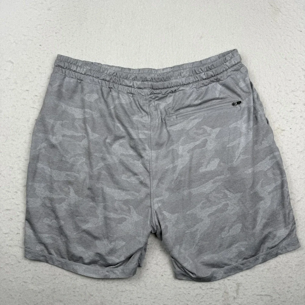 Vuori Shorts Mens 2XL Gray Camo Athletic Jersey Drawstring 7 Inseam Pockets V344